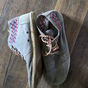Toms grey lace up shoes